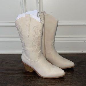 Beautiful Beige Cowgirl Boots